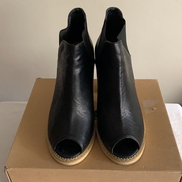 NOUL Korean brand Peep Toe Booties - Picture 3 of 10